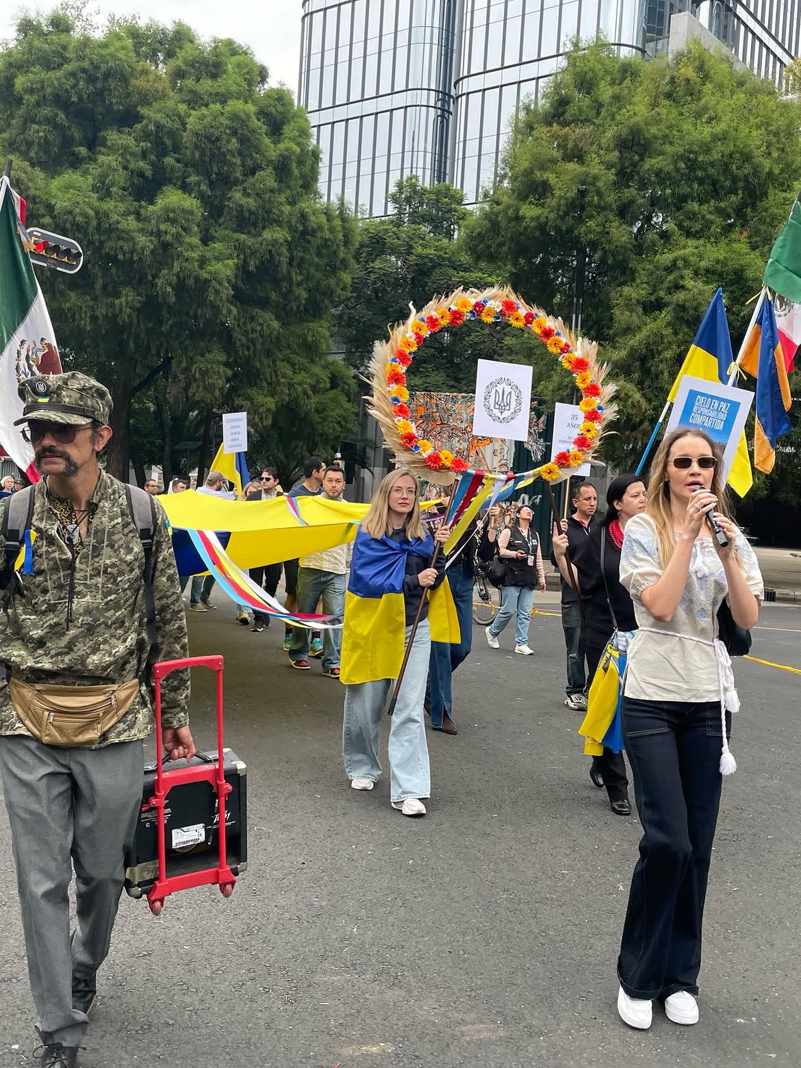 «Мирне небо – спільна відповідальність». Українці за кордоном провели акцію до Дня Незалежності фото 6