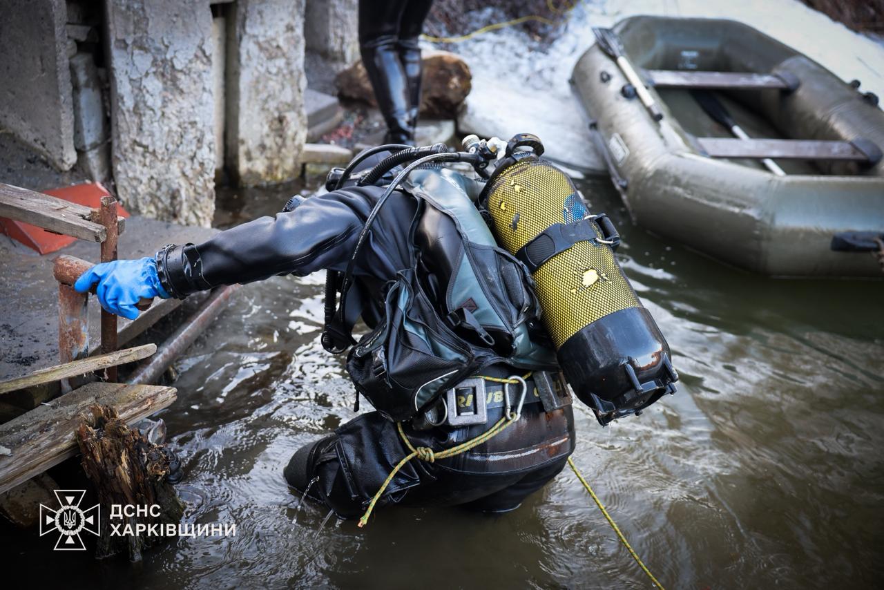 У Харкові шестеро дітей провалилися під лід: є загиблі фото 2