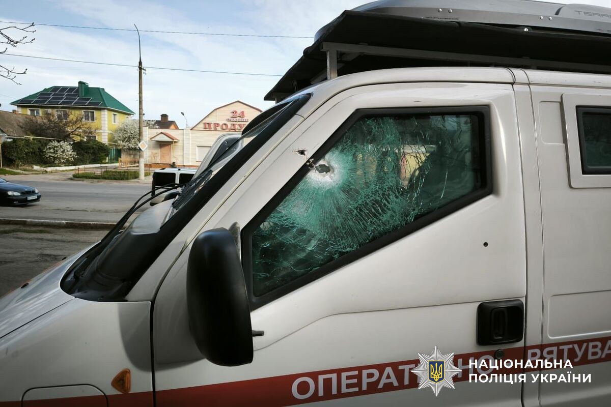 Росіяни знищили льодову арену в Херсоні та пошкодили житлові будинки фото 2