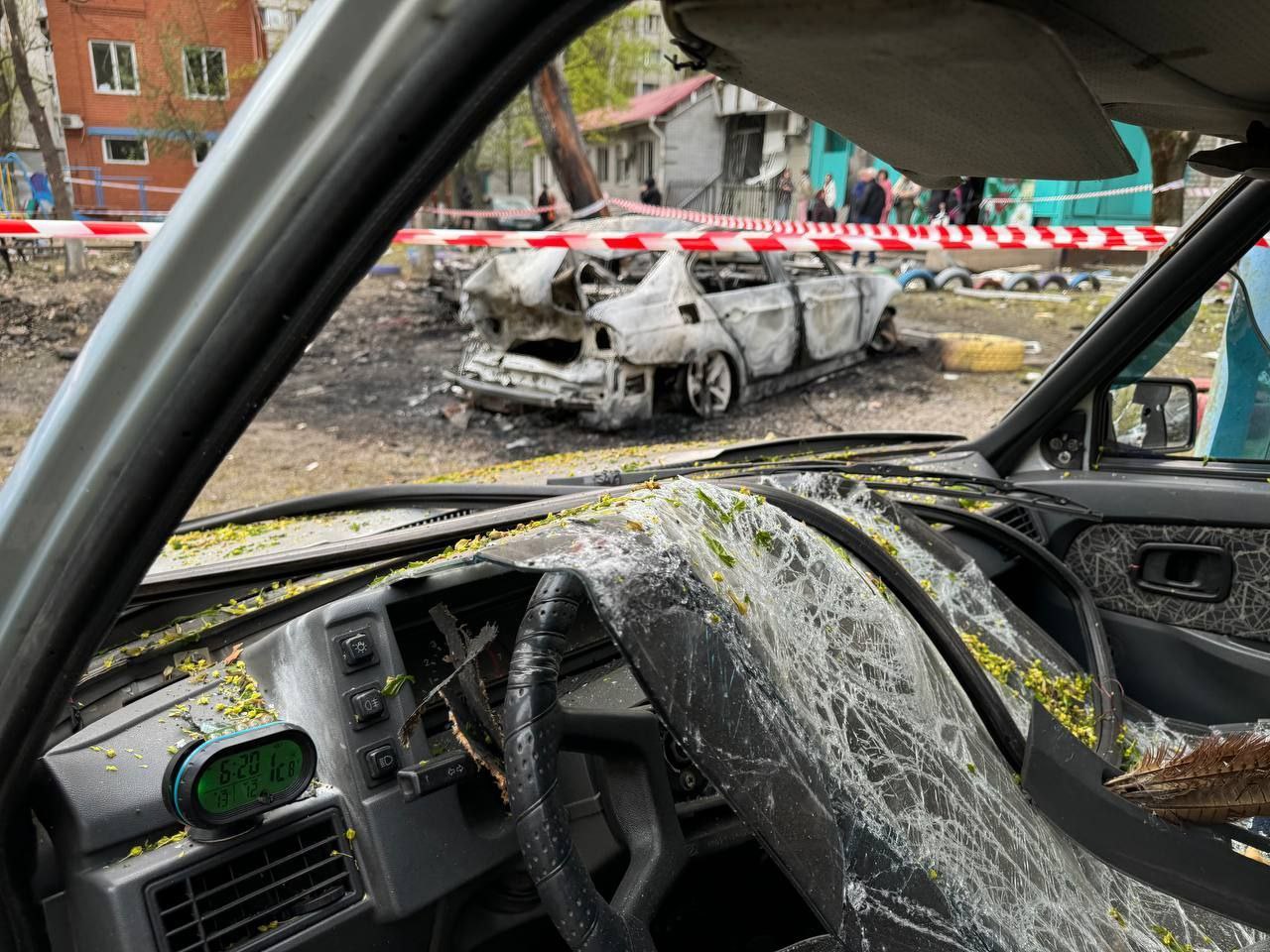 Загинула дівчинка, яка каталася на гойдалці. Що відомо про постраждалих після атаки на Дніпро фото 1