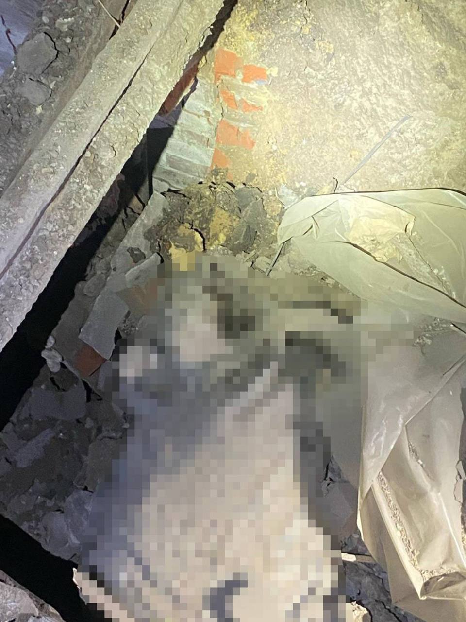 РФ нанесла чотири ракетних удари по Костянтинівці: загинула жінка з дитиною фото 1