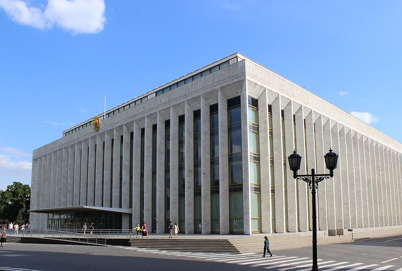 Державний Кремлівський палац (до 1992 – Кремлівський палац з'їздів) у Москві
