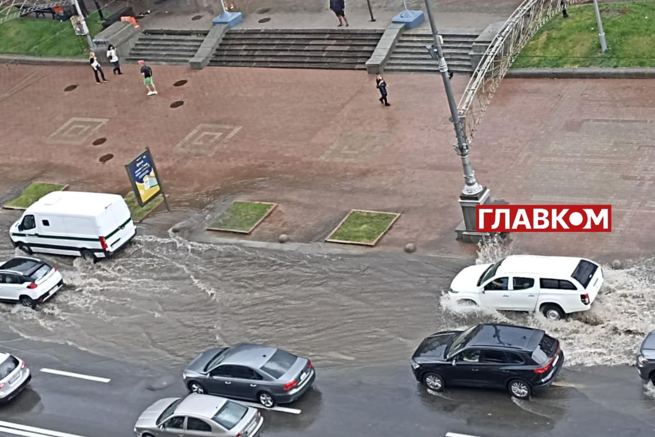 Злива на Хоещатику