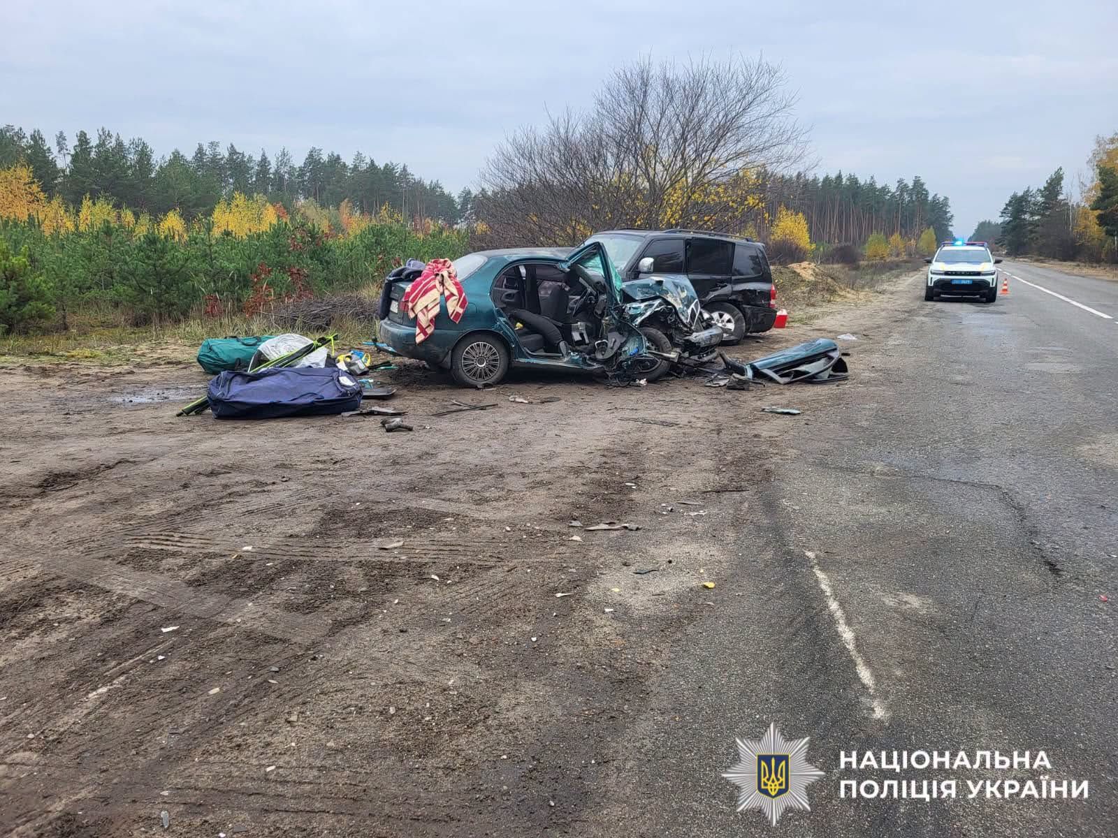 Обгін закінчився лікарнею: під Києвом Daewoo врізався у Mitsubishi фото 1