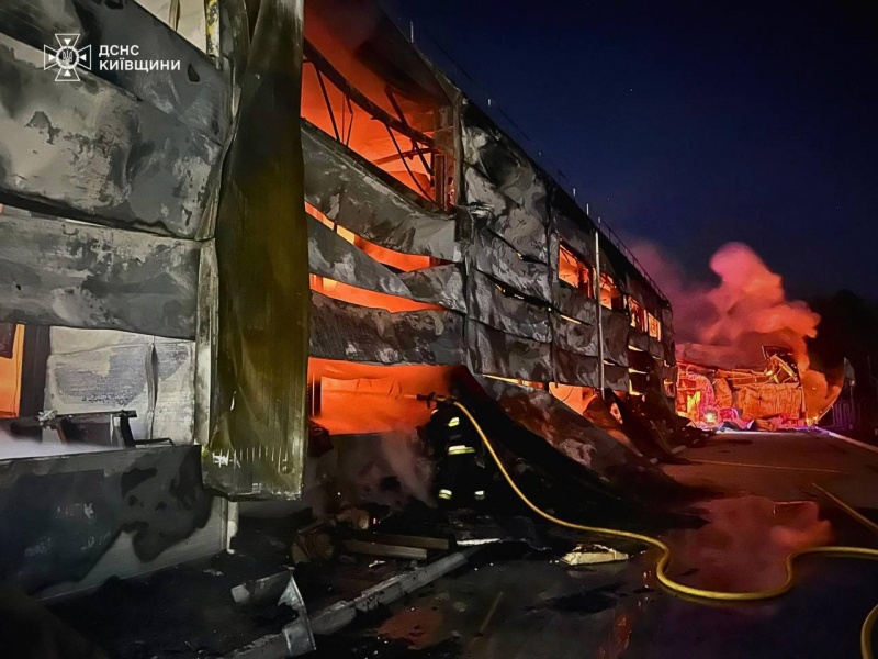 У Фастівському районі внаслідок ворожої атаки сталася пожежа на складах