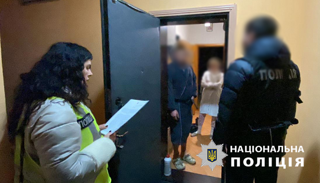 22 січня правоохоронці провели вісім обшуків за місцями проживання підозрюваних та інших причетних осіб