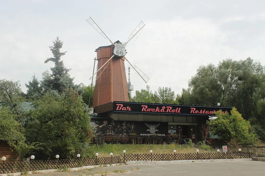 Остання робота Горської. Влада відреагувала на петицію щодо збереження панно на Теремках фото 1