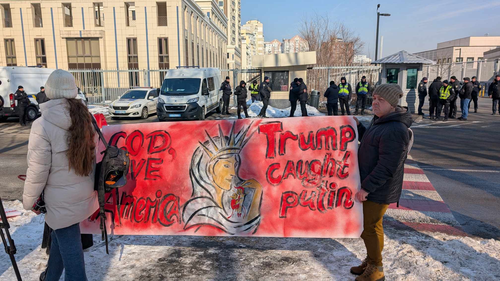 «Україна – не резервація». Українці вийшли на мітинг під посольство США у Києві (фото) фото 1