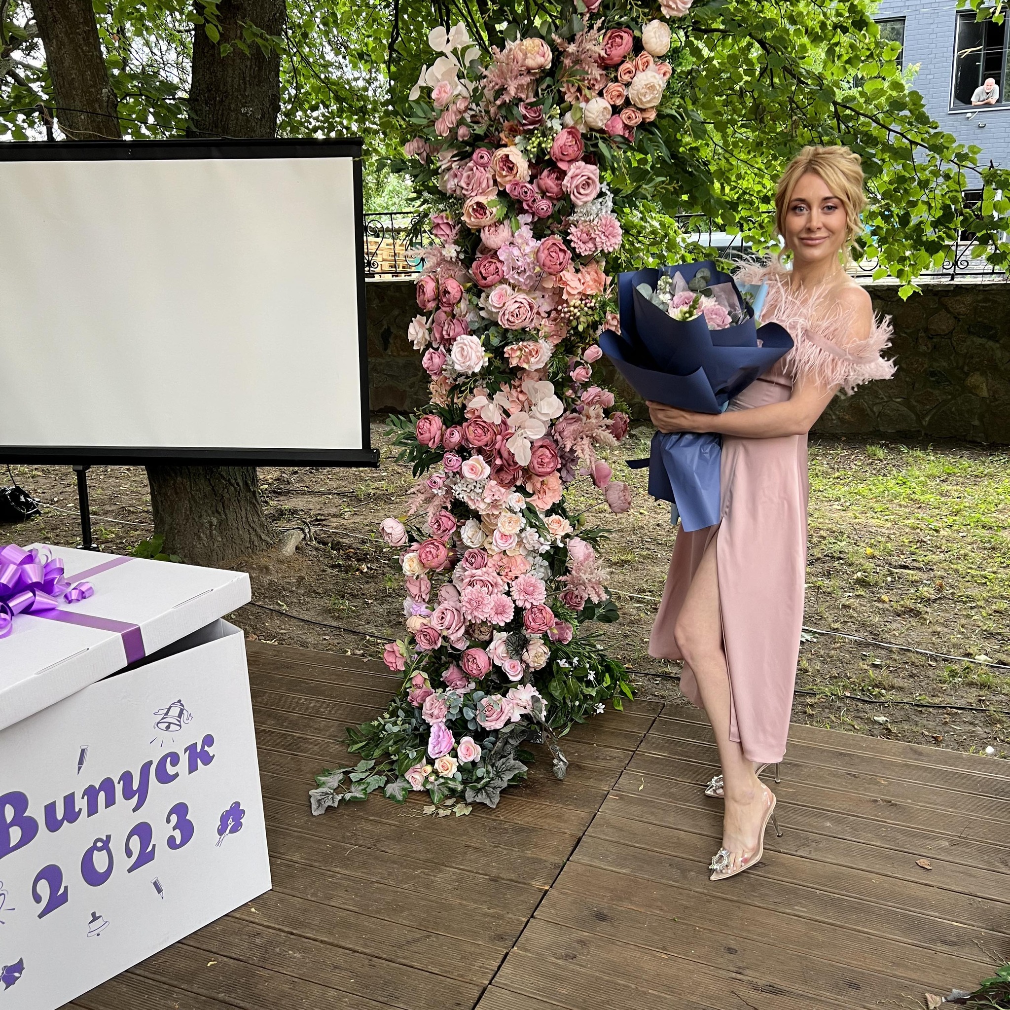 Світлана Блатова на випускному у свого сина 