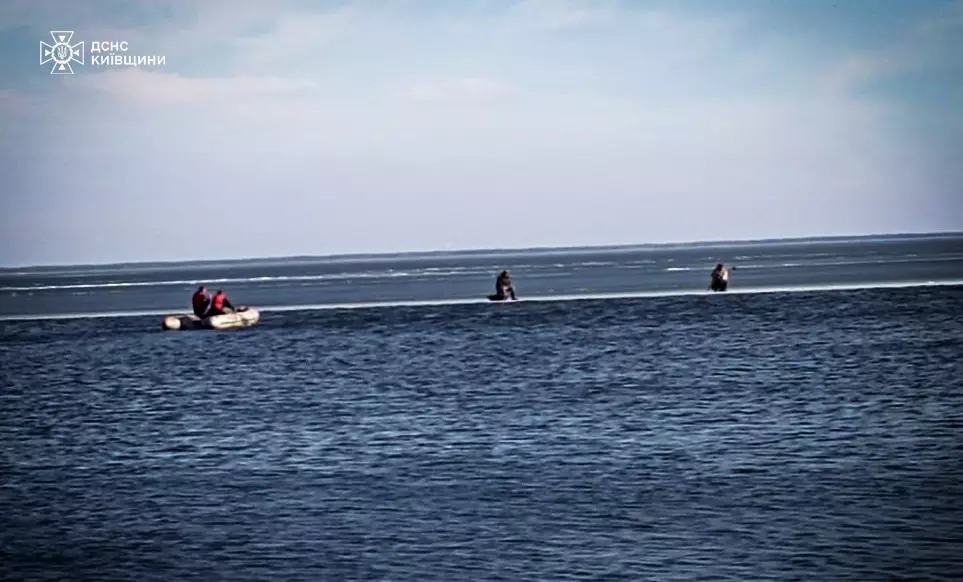 Рятувальники повернули чоловіків на берег