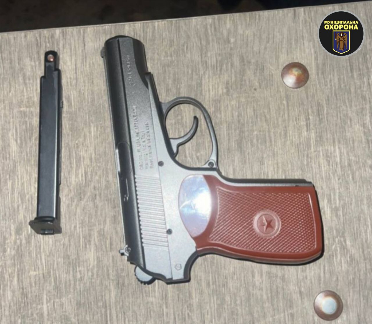 Пістолет, вилучений у підлітків