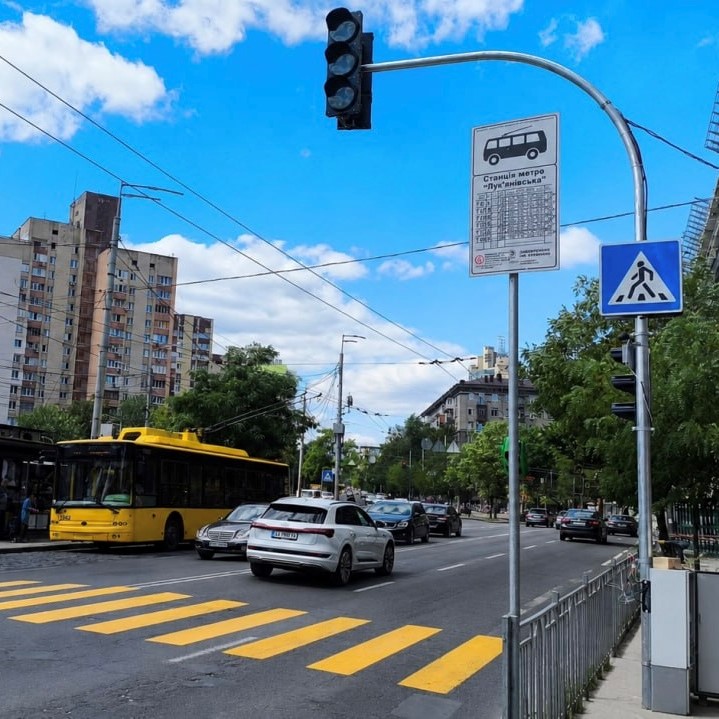 Поблизу станції метро «Лук’янівська» запрацював регульований наземний пішохідний перехід