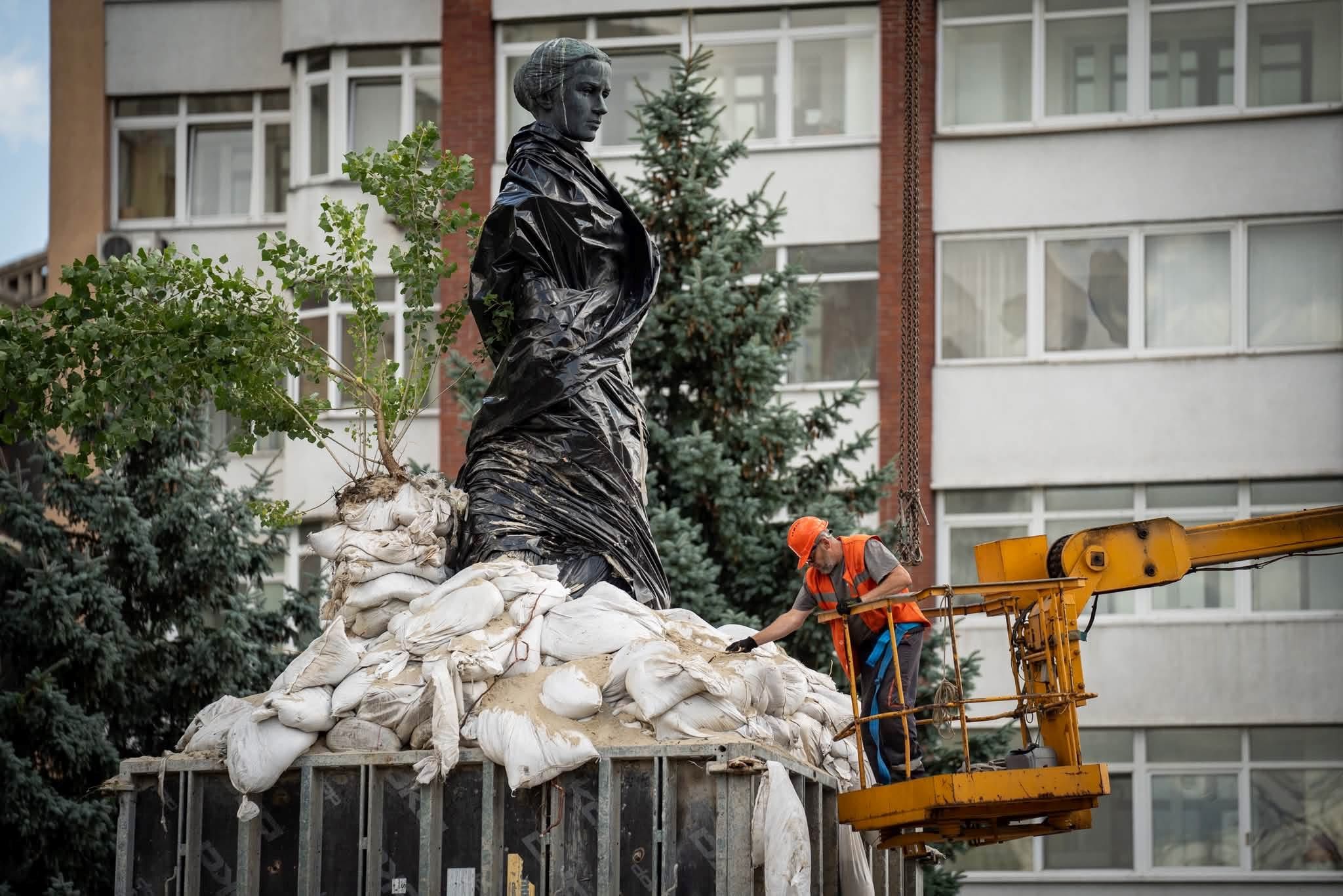 Захисні конструкції були встановлені на початку повномасштабного вторгнення у 2022 році