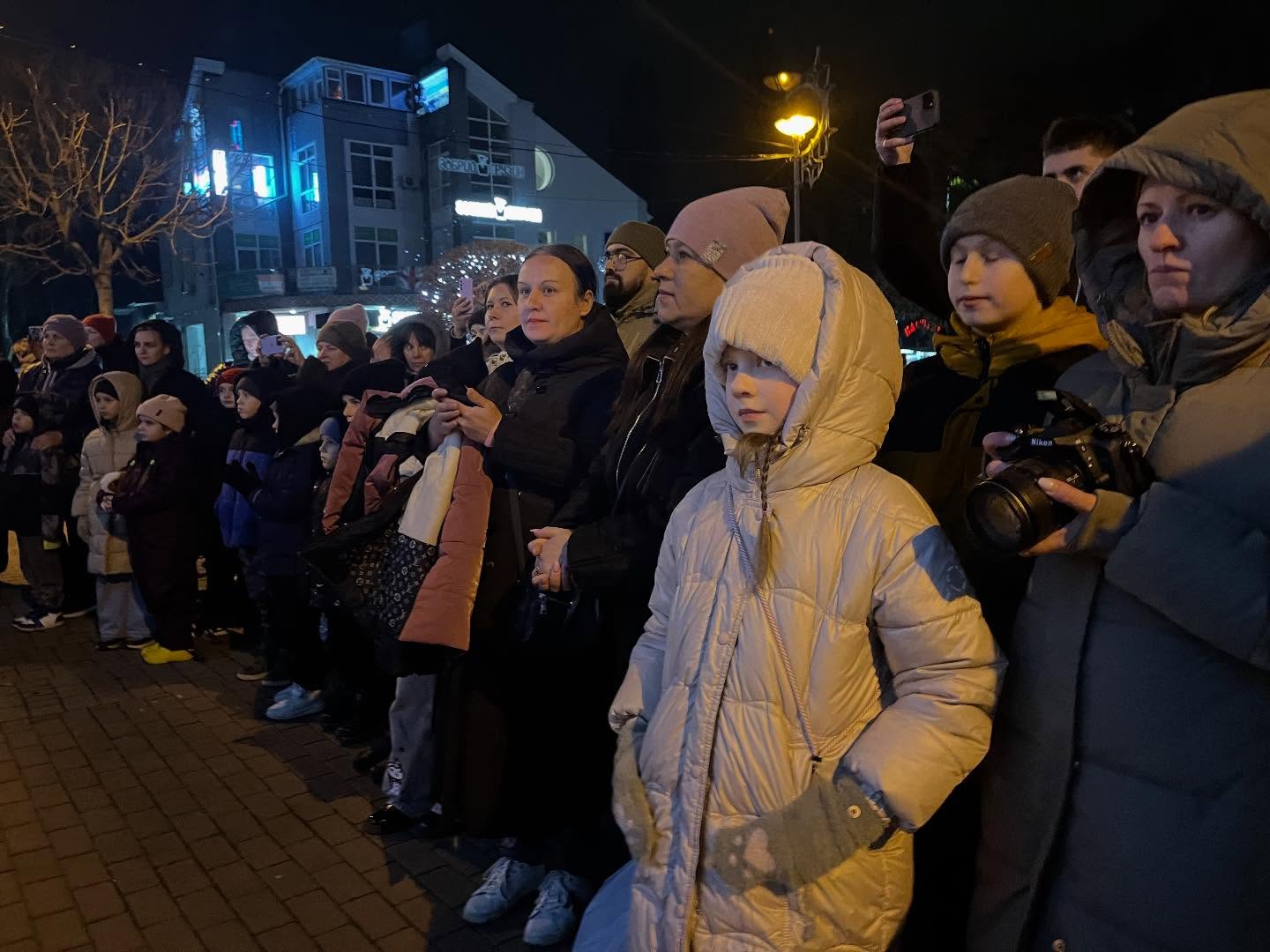 Жителі міста зібралися на засвічування ялинки