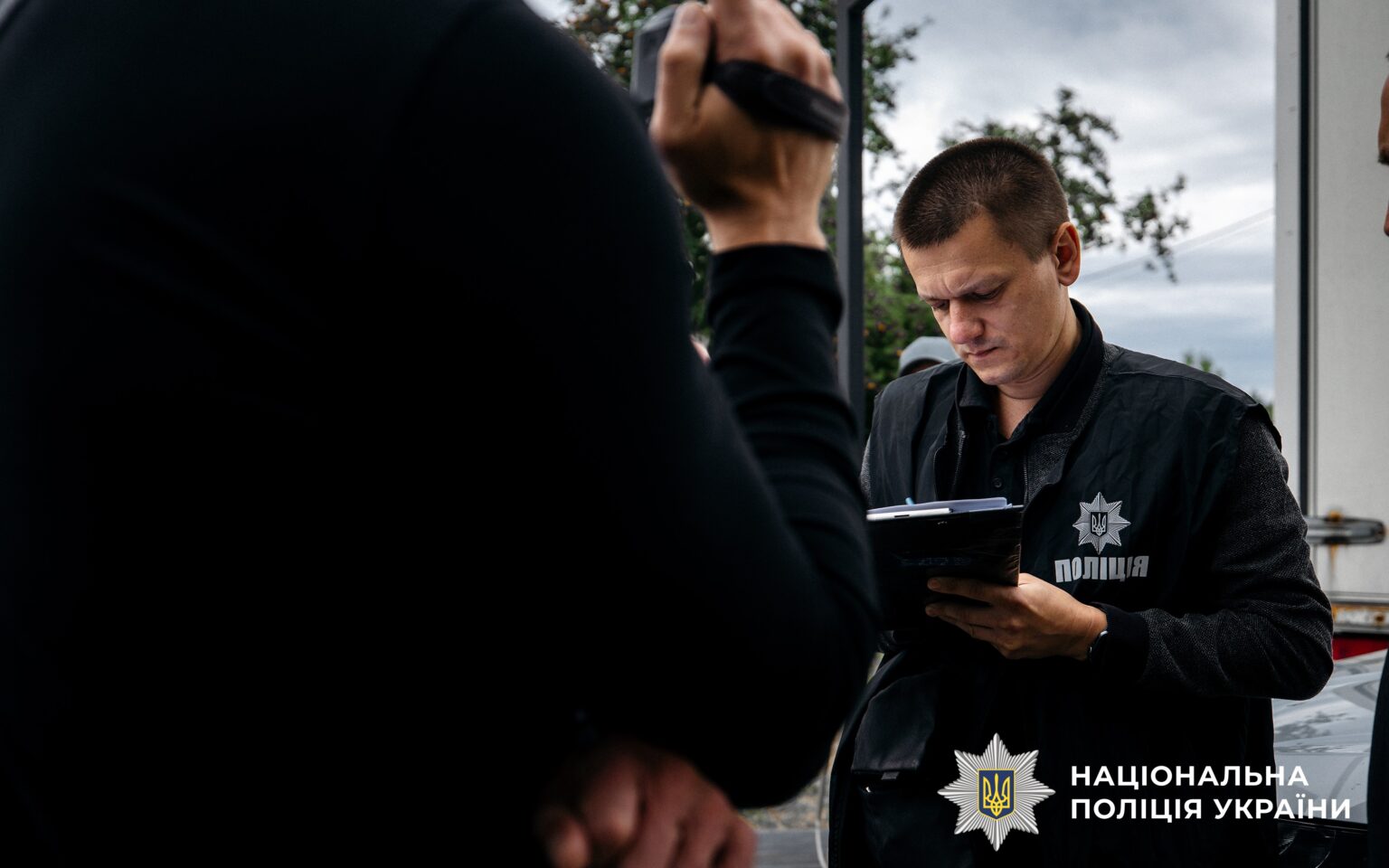 Під час розслідування правоохоронці провели низку обшуків