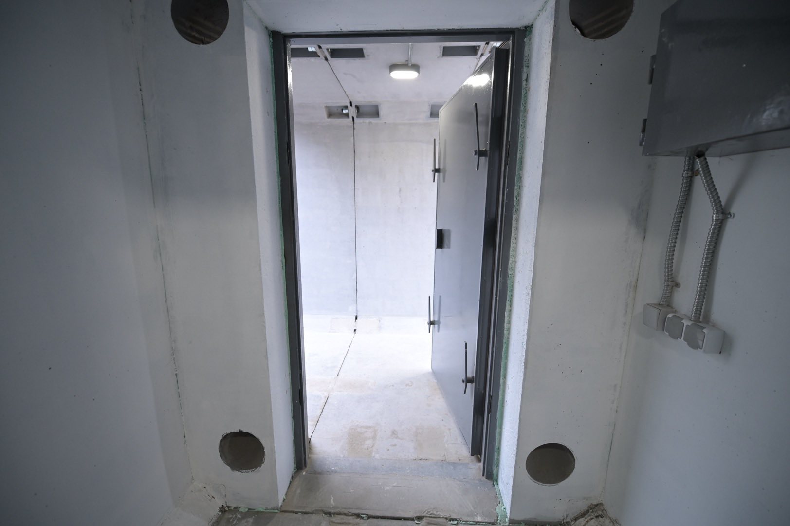 У Києві встановлено перше сертифіковане ДСНС мобільне укриття: у чому його особливість фото 1