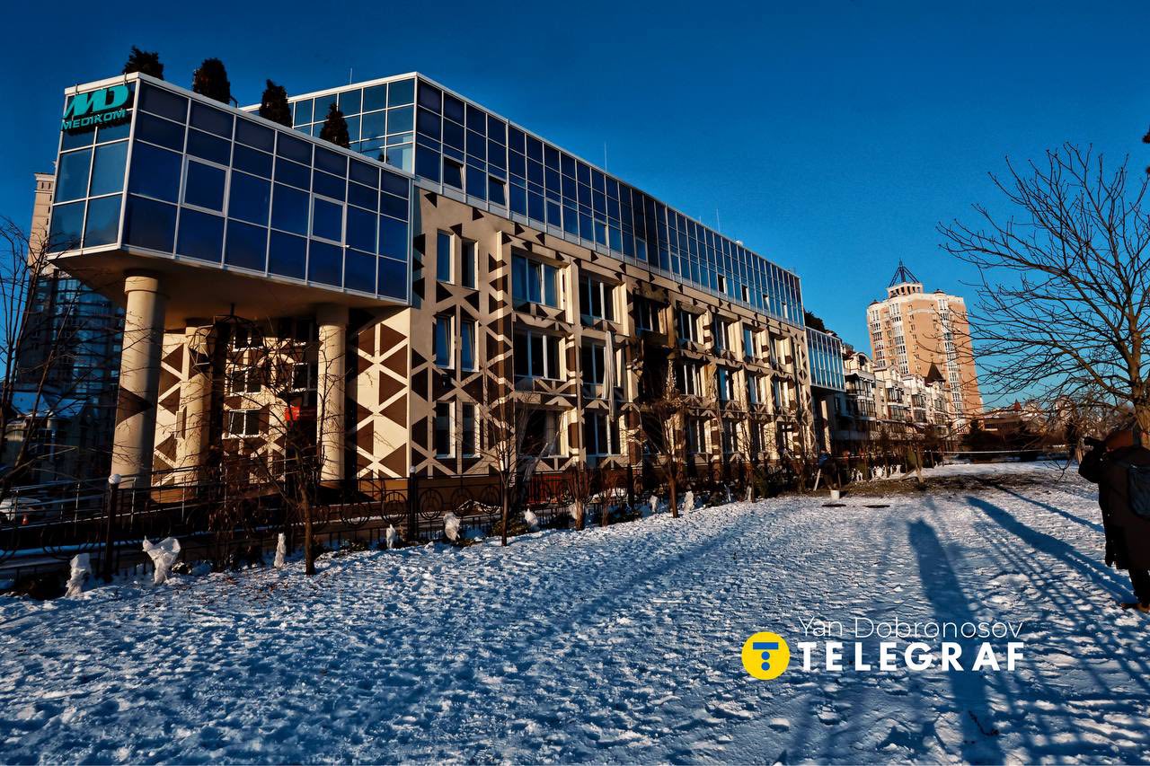 Медцентр розташований на Оболонській набережній