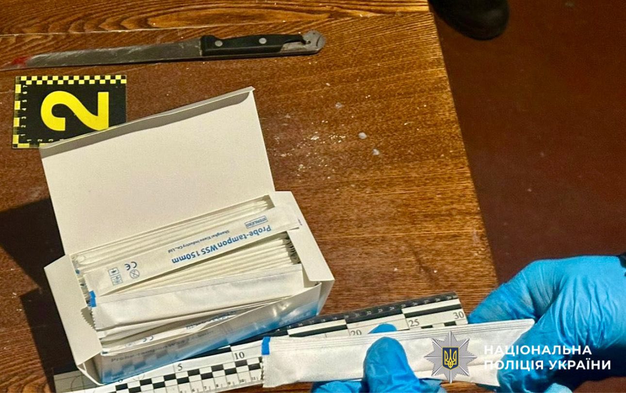 Ймовірне знаряддя вбивства, вилучене криміналістами