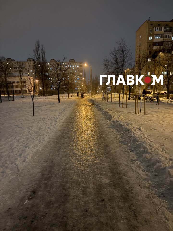 6 січня ввечері після крижаного дощу тротуари у столиці вкрилися льодом