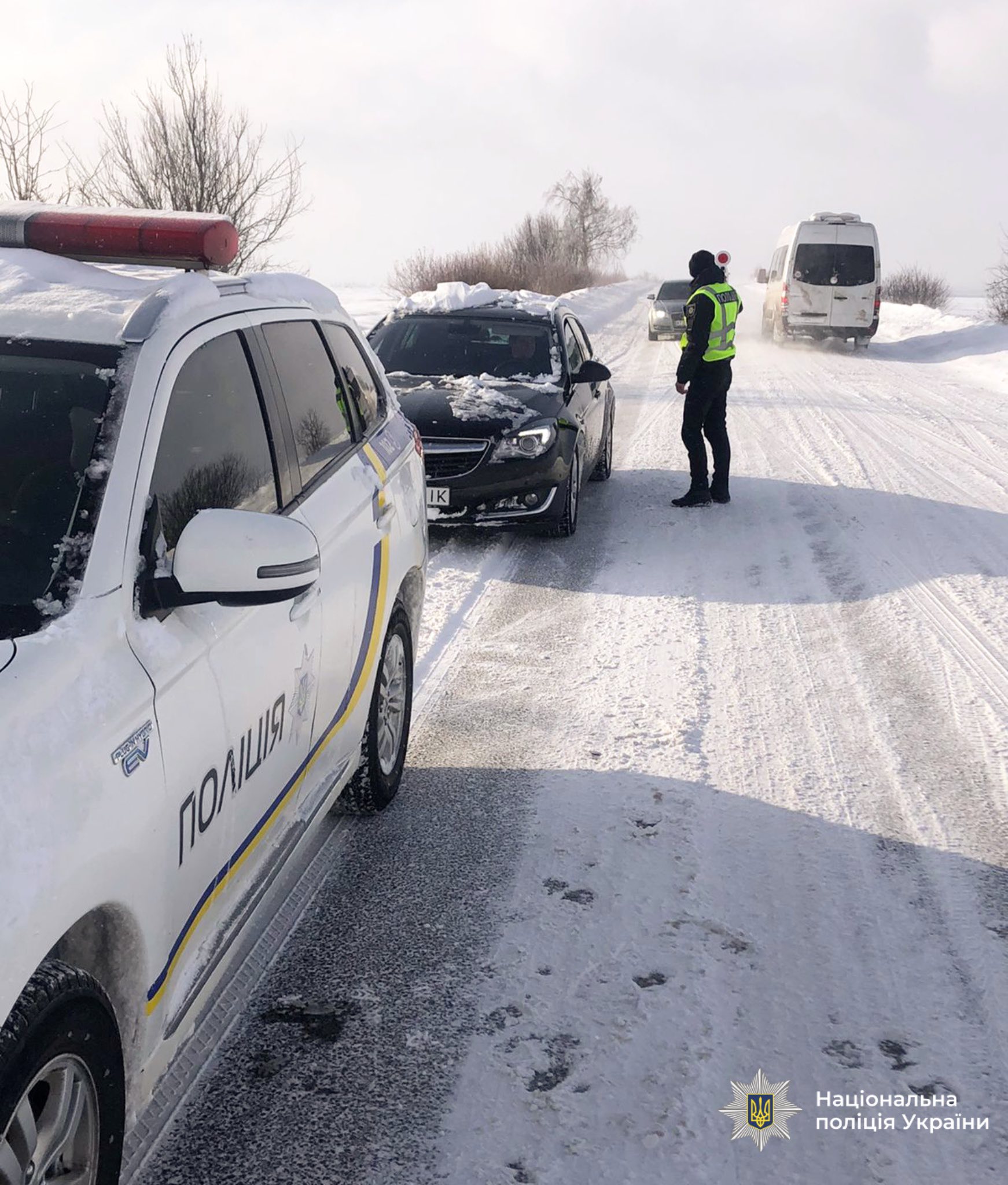 Негода на заході України: снігопад та ожеледиця паралізували рух (фото, відео) фото 1
