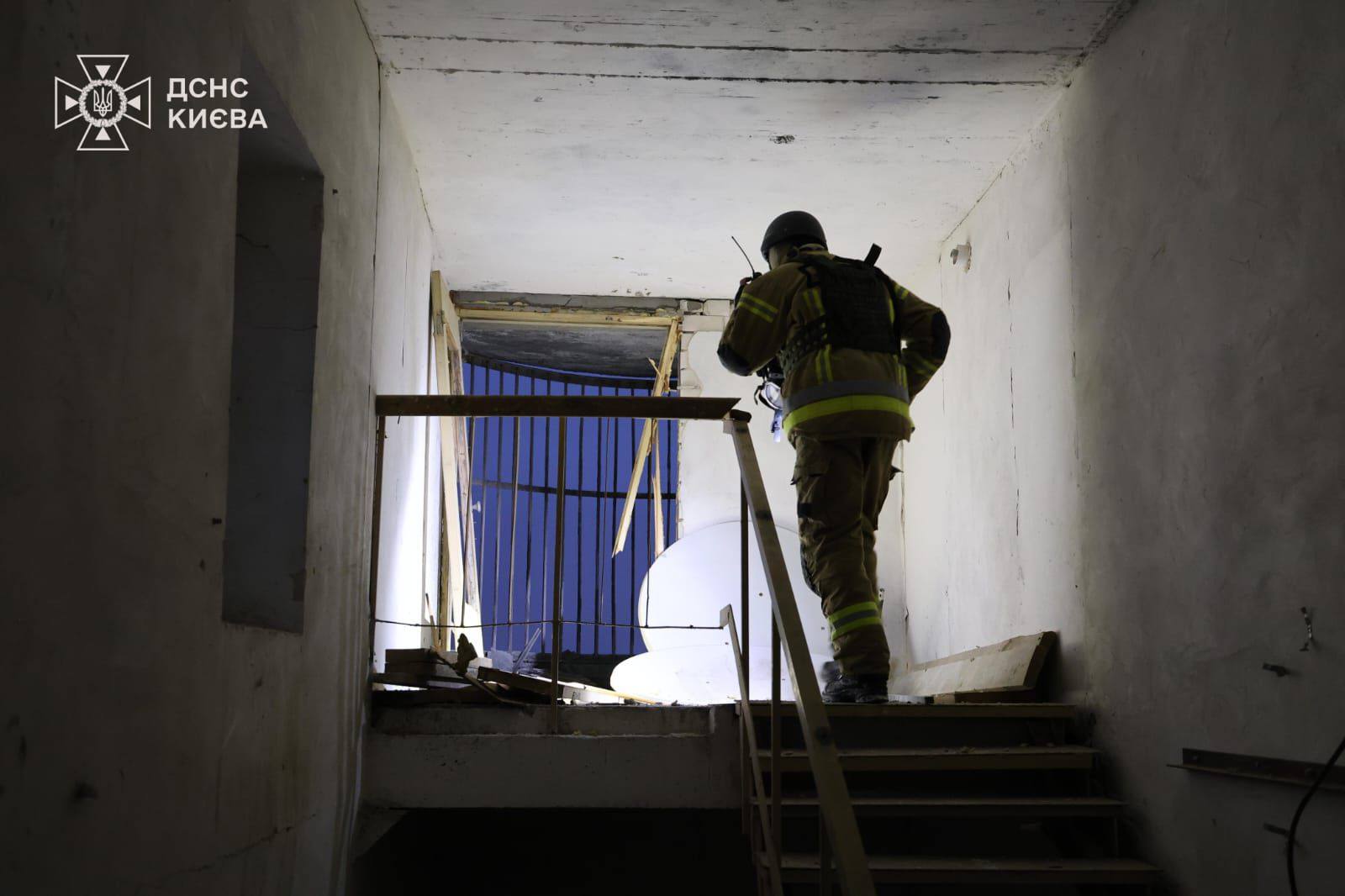 Вихід на технічний поверх будинку