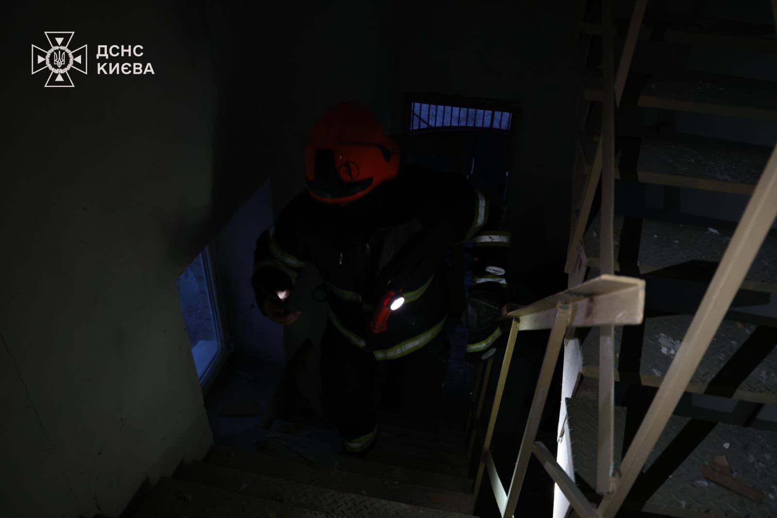 Рятувальники обстежили будинок, у який вдучив дрон