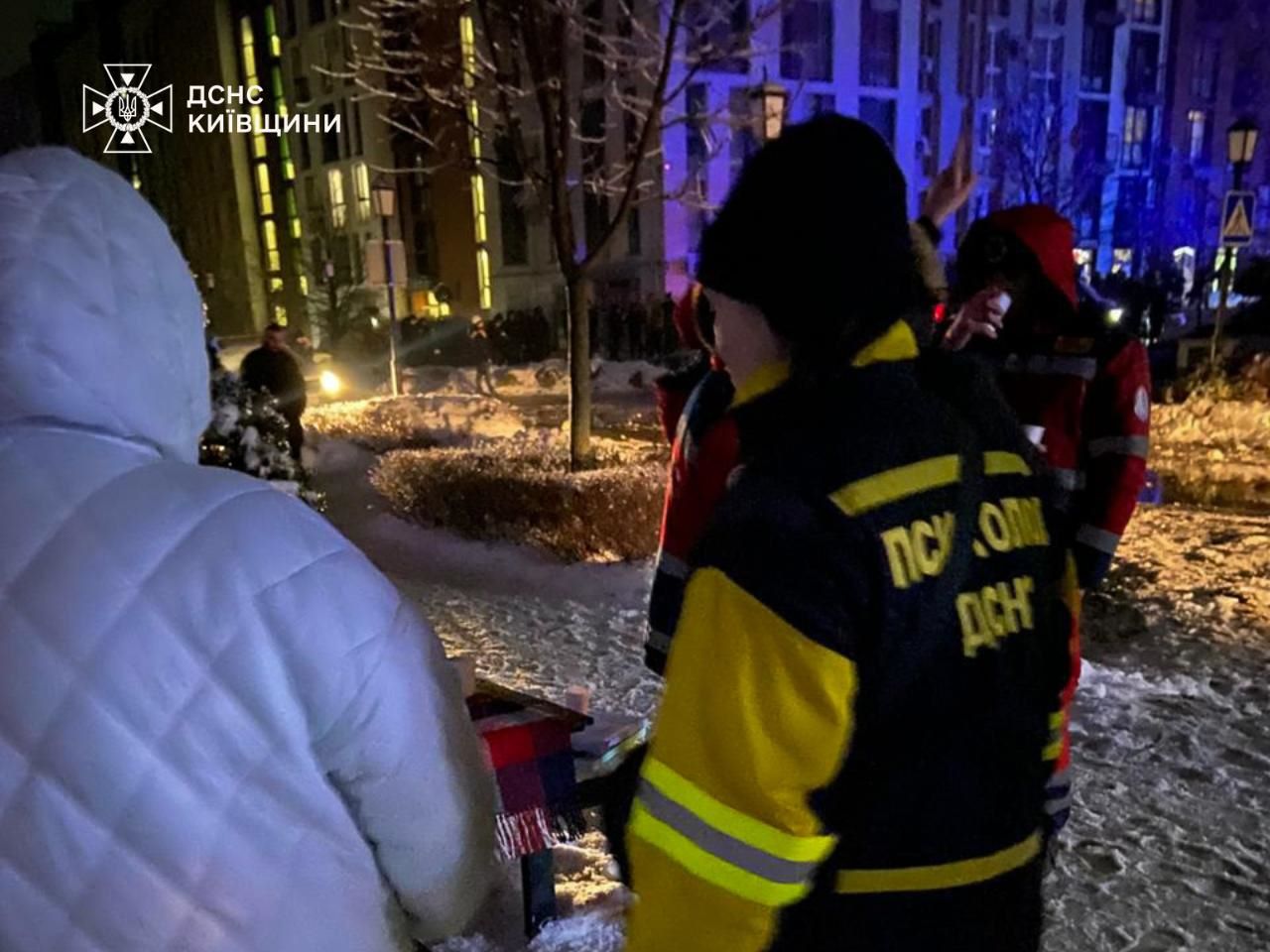 На місці влучання працюють психологи ДСНС