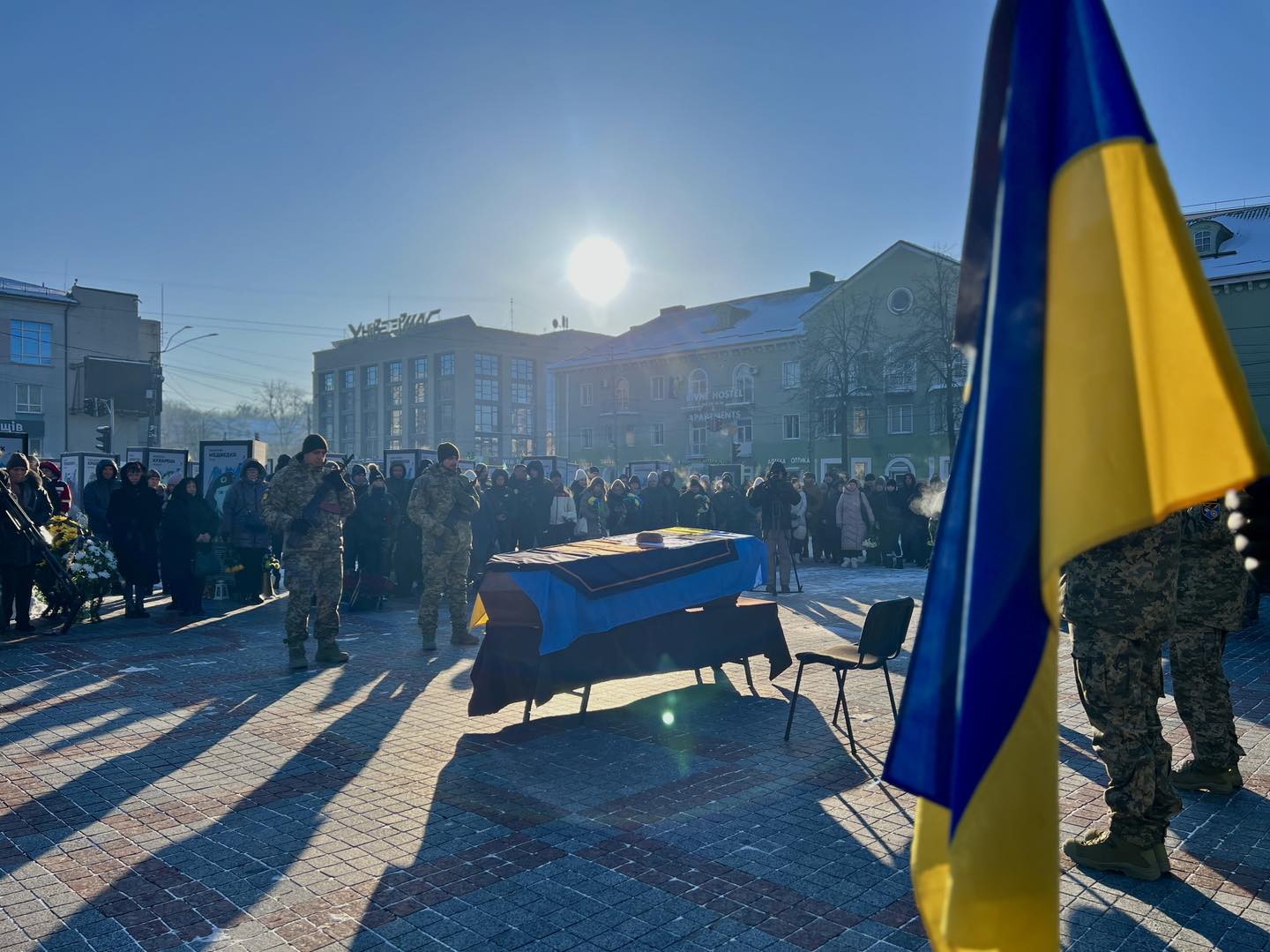 Прощання із захисником на майдані Незалежності в Рівному