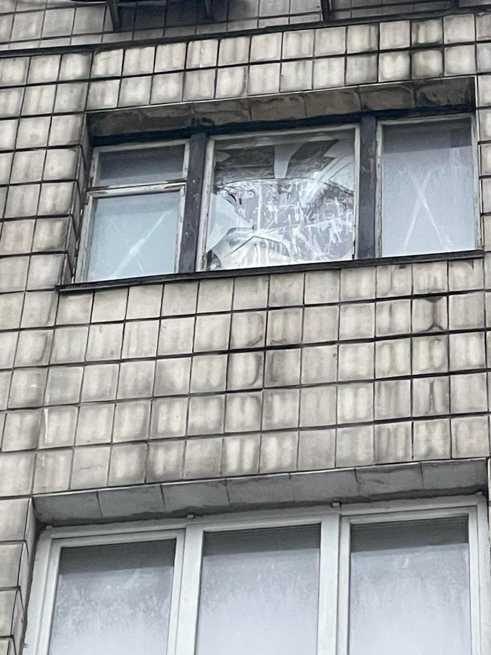 Наслідки обстрілу у Голосіївському районі