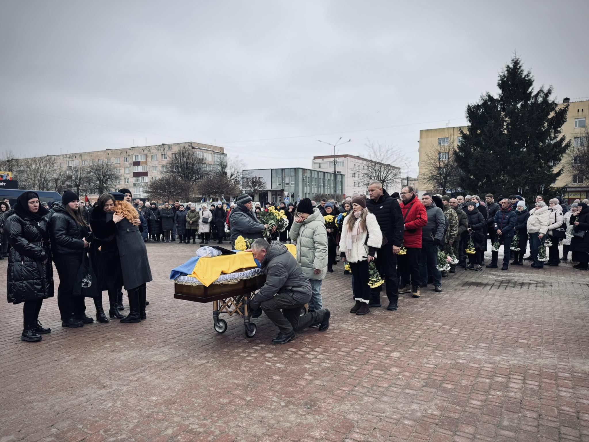 Церемонія прощання відбулася на майдані Т. Г. Шевченка у Костополі