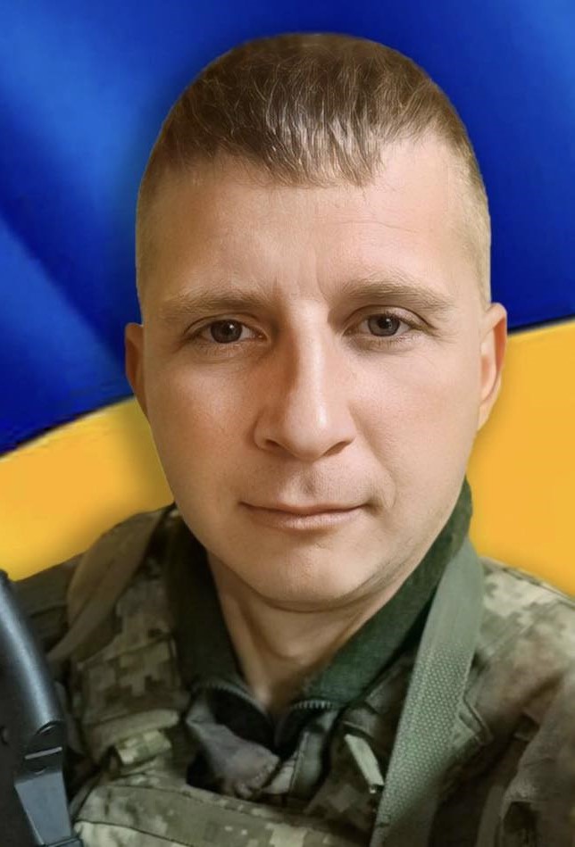  Ілля Похильчук пройшов навчання у Франції, після повернення був зарахований водієм-електриком у 225  окремий штурмовий батальйон