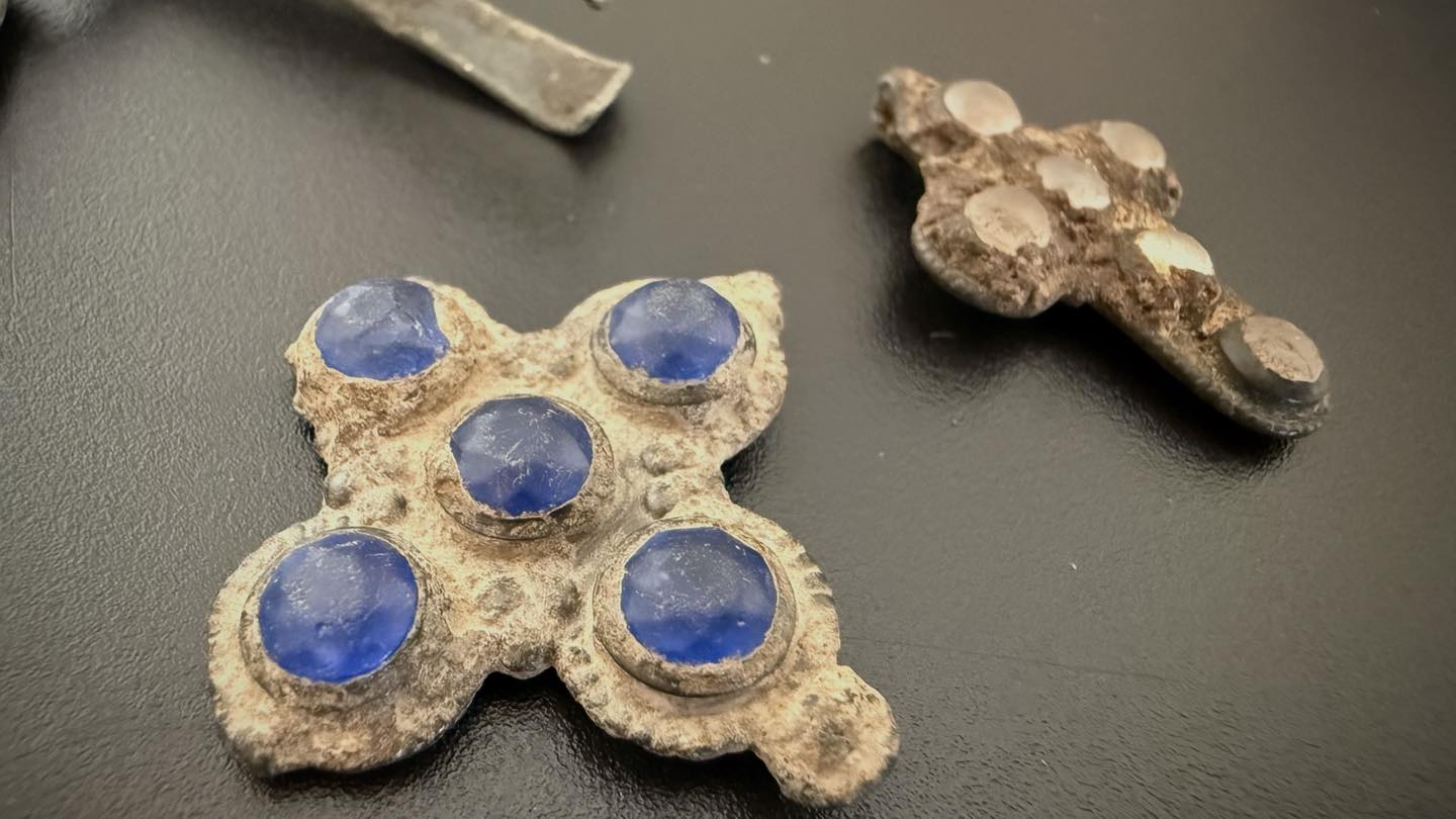 Натільні мідні чотирикінцеві хрестики латинського типу 18 ст.