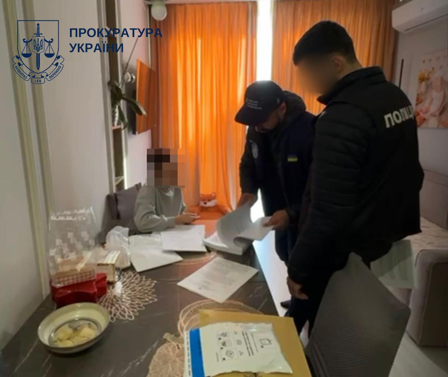 У межах розслідування правоохоронці допитали понад 30 свідків, вилучили техніку й документи