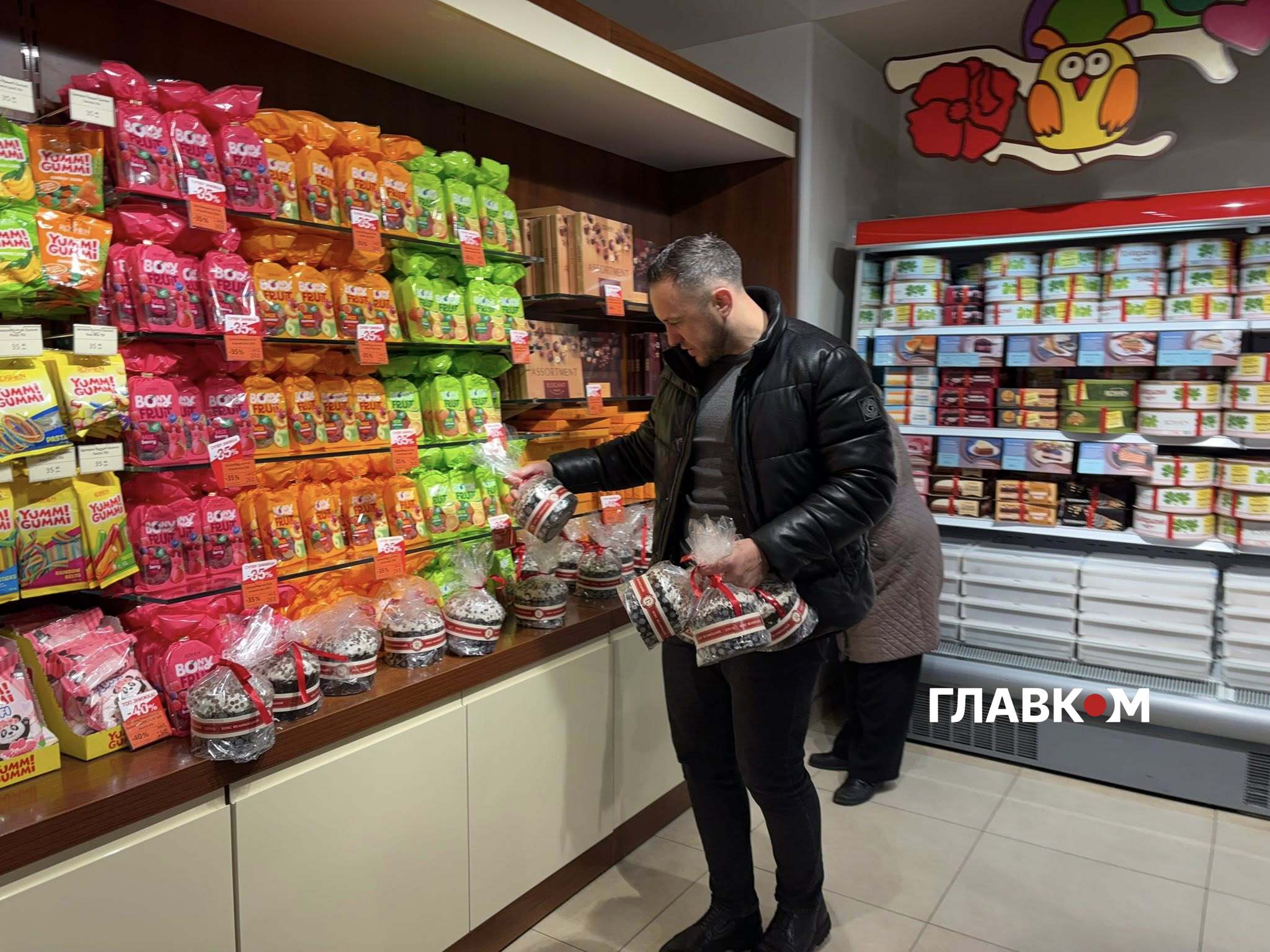 Паска від Порошенка за 300 грн. В магазинах Roshen почався щорічний ажіотаж (фоторепортаж) фото 1