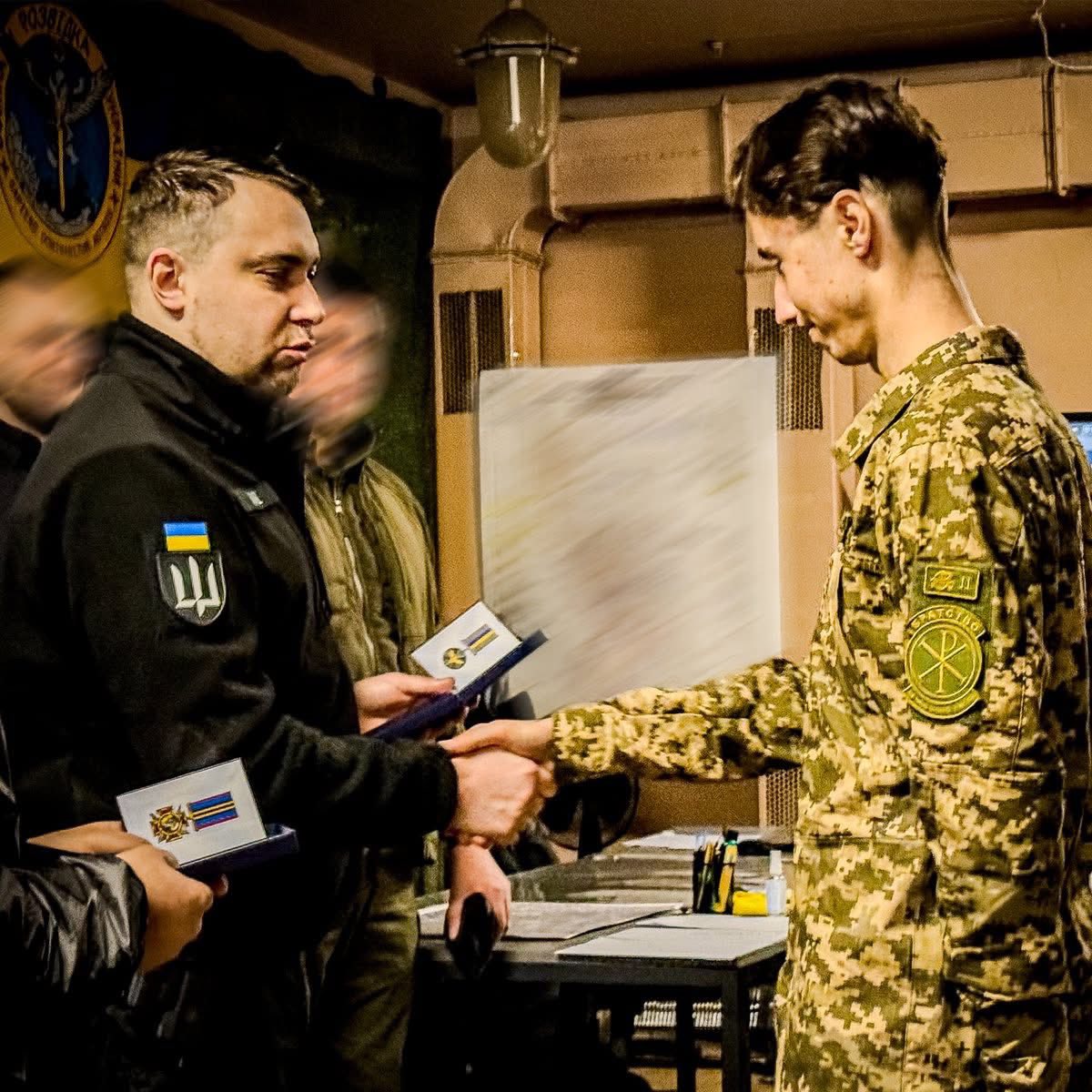 Умнік отримав нагороду з рук начальника Головного управління розвідки Міністерства оборони України Кирила Буданова