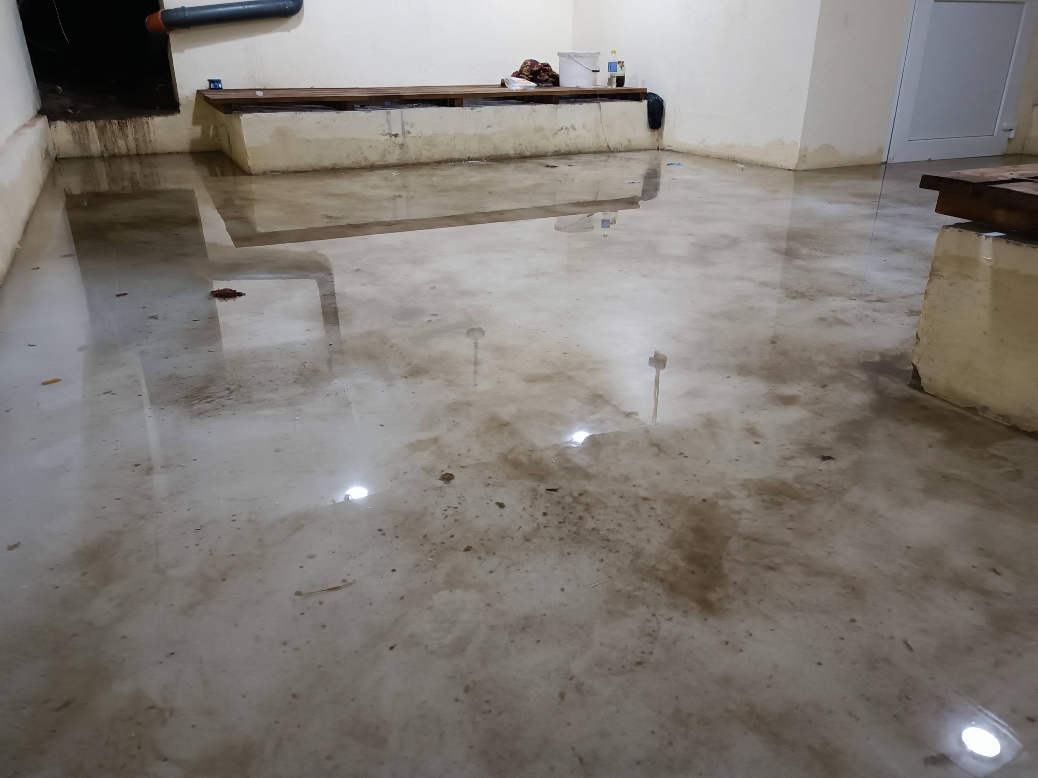 Нещодавно укриття почало затоплювати