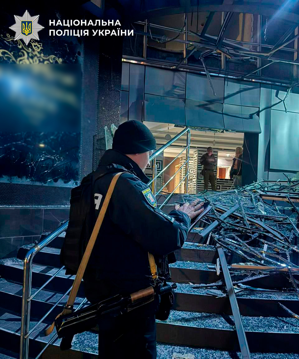 Поліція фіксує наслідки ворожої атаки