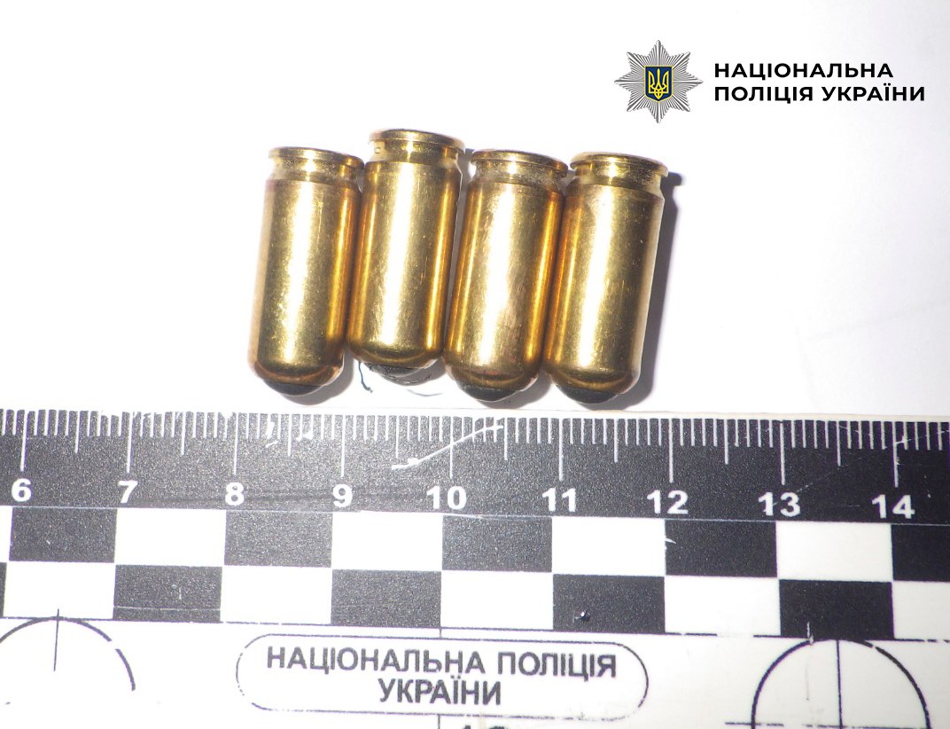 У Дарницькому районі Києва конфлікт на дорозі закінчився стріляниною, є поранений фото 1