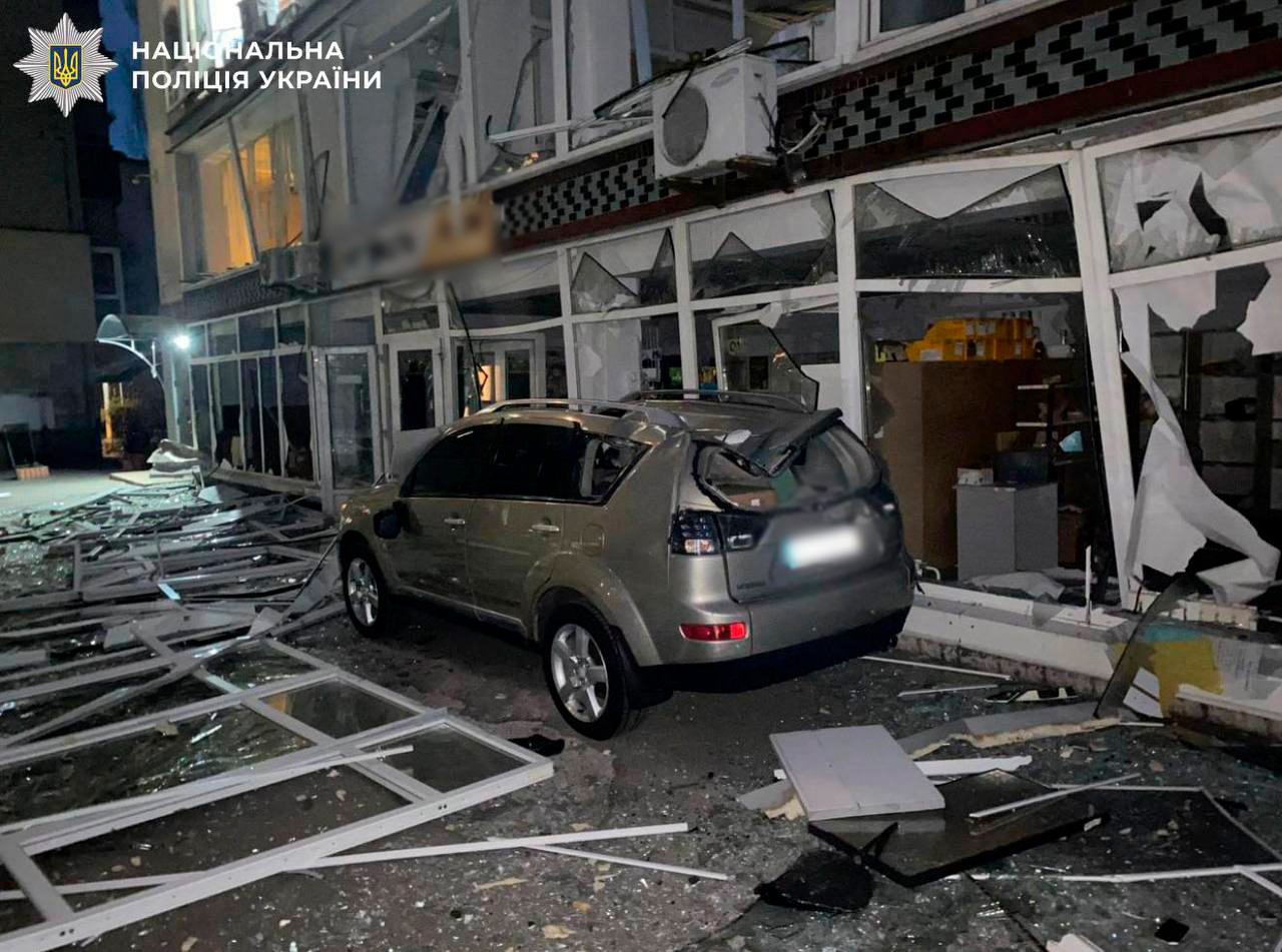 Обстріл столиці 16 квітня: поліція оприлюднила кадри з місць влучань фото 2