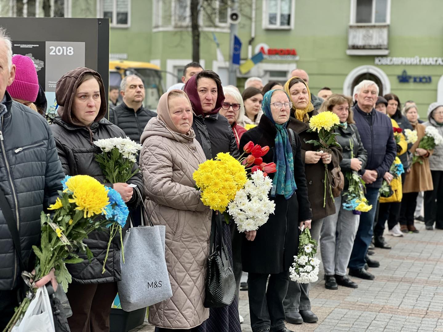 Прощання з воїном на майдані Незалежності в Рівному