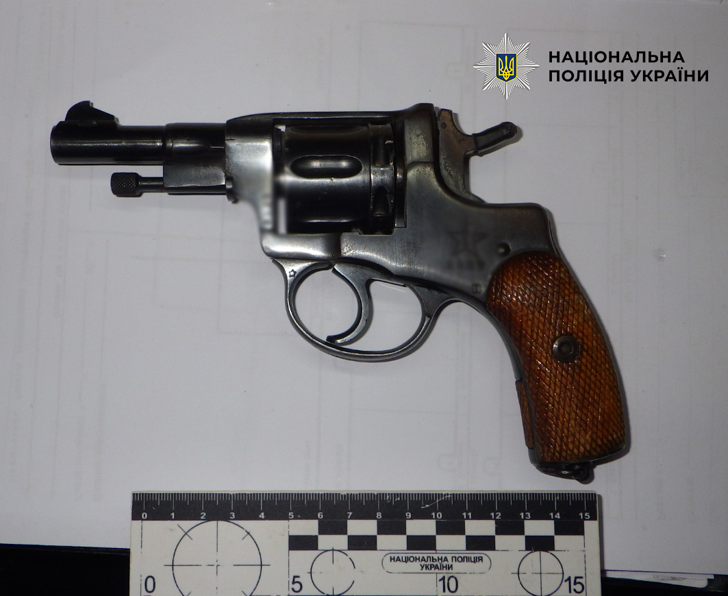 Пістолет, вилучений у водія