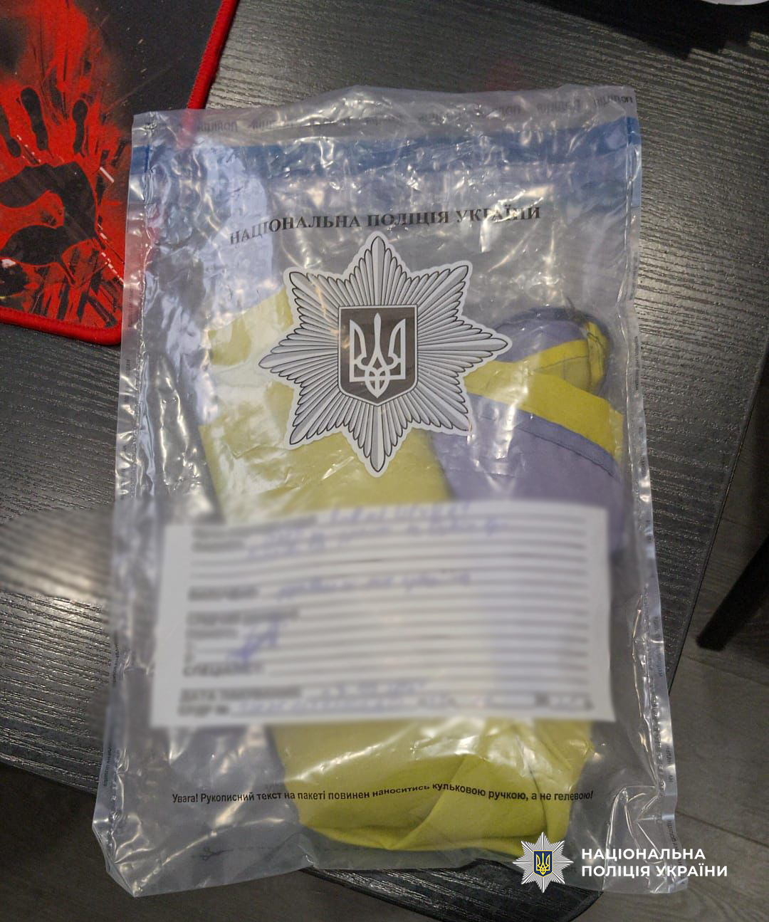 Прапор, зірваний одеситкою