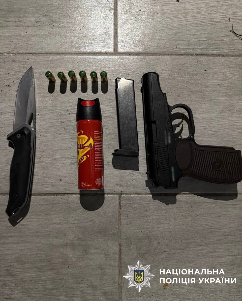 Речові докази, вилучені у нападника