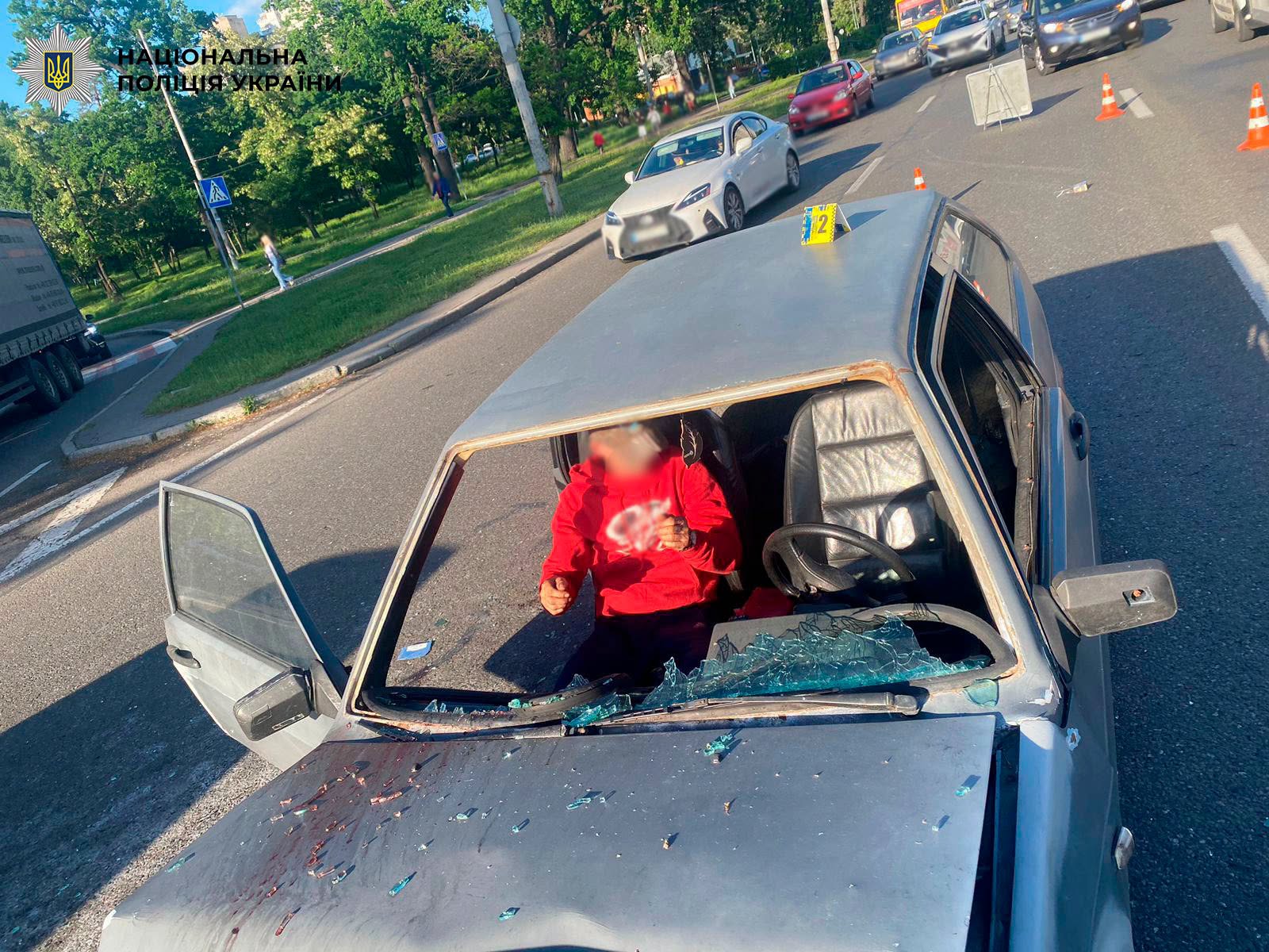 Пасажирку автомобіля Lada госпіталізували у тяжкому стані