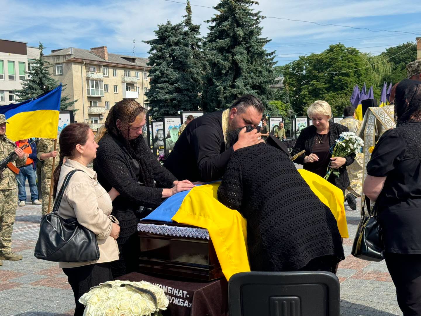 У захисника залишилися дружина, мама та два брати