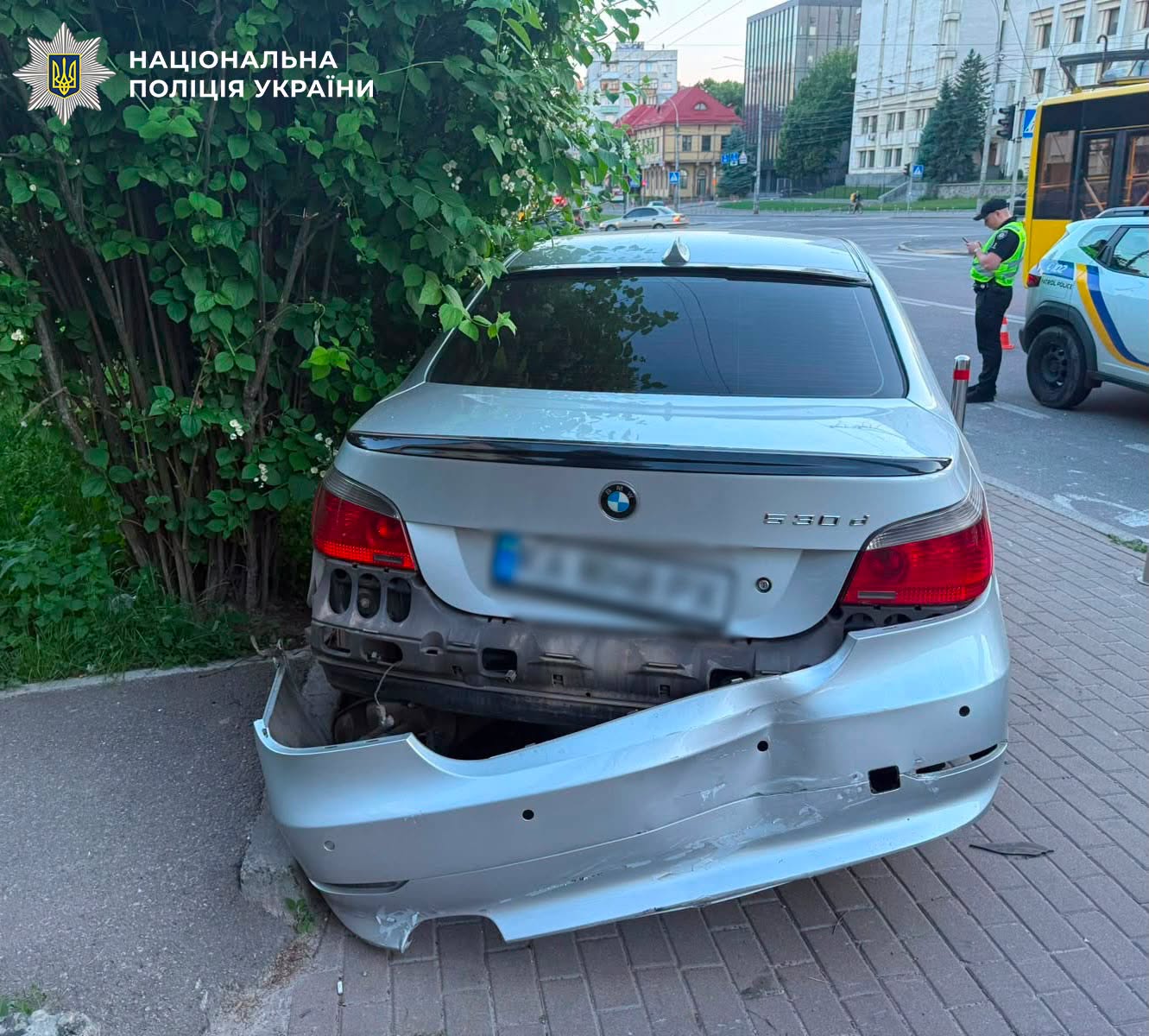 Автомобіль BMW на місці аварії