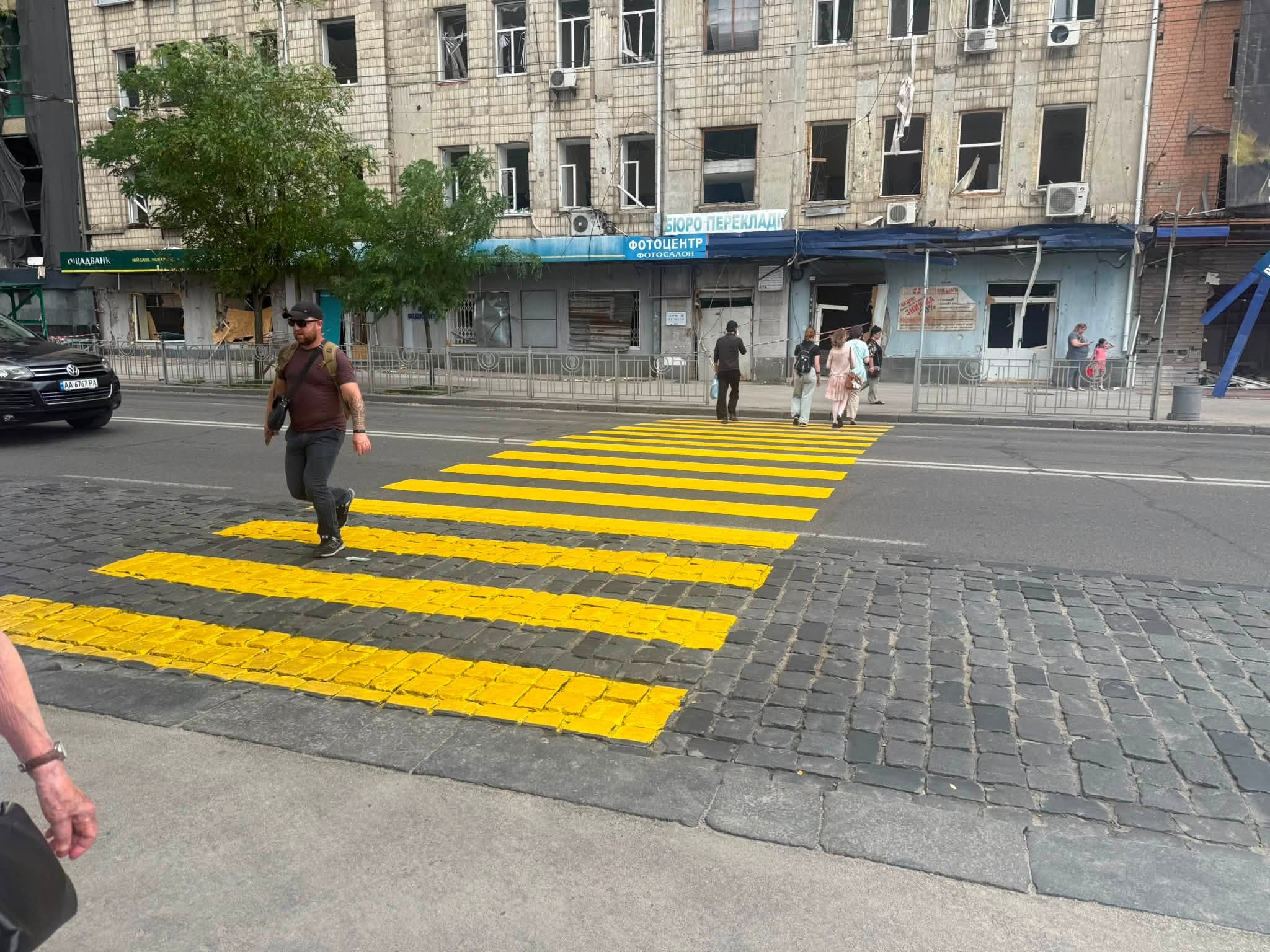 Перехід пристосований для людей з інвалідністю, батьків із дитячими візками, літніх людей та інших маломобільних груп населення