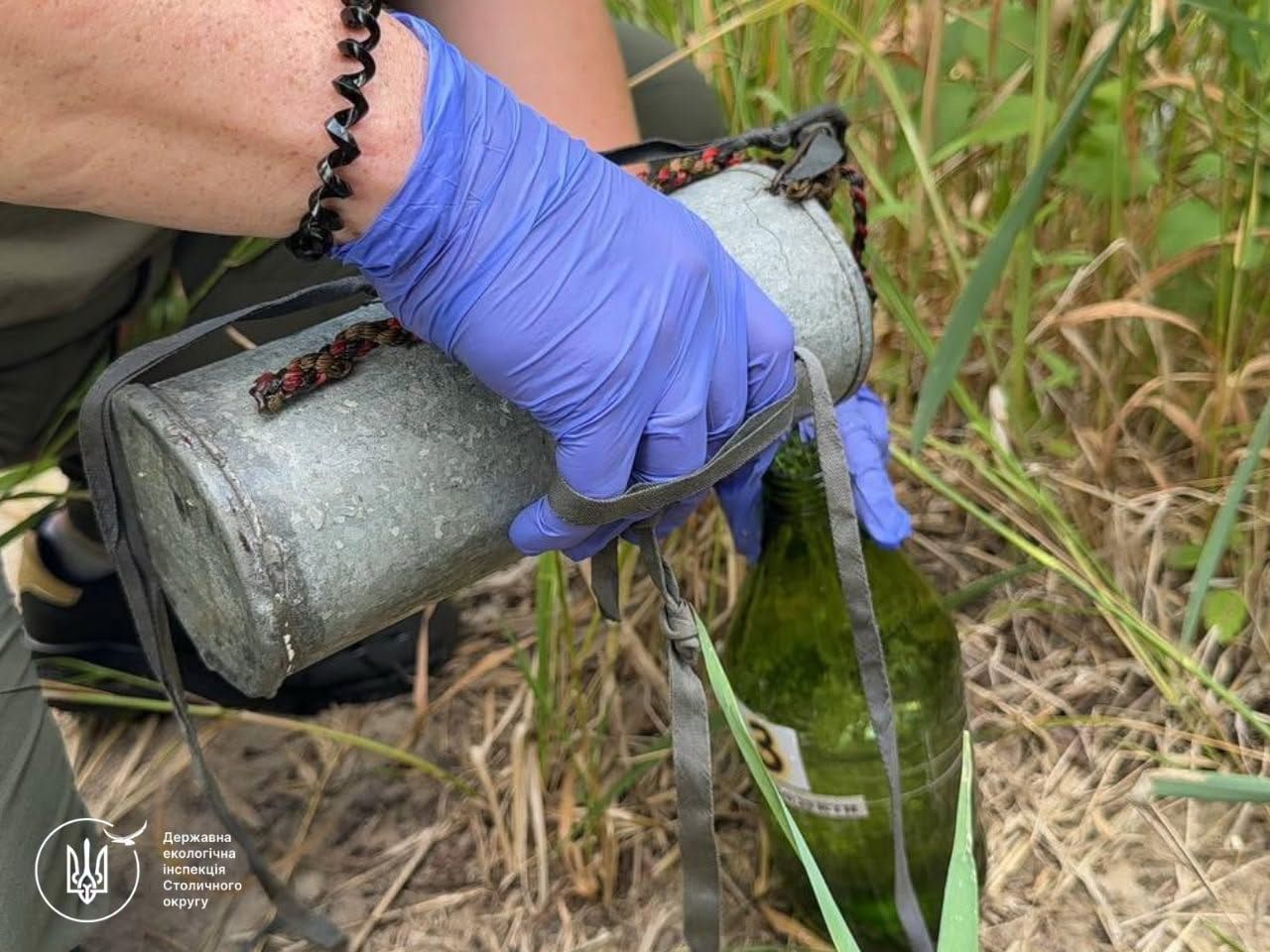Екологи відібрали проби води й ґрунту з забрудненого озера