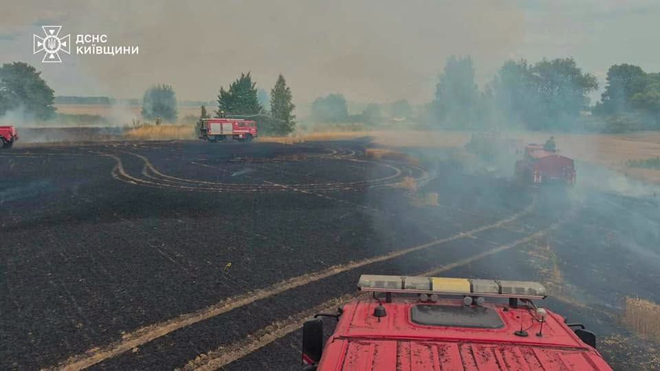 До ліквідації загоряння залучили 10 рятувальників та три одиниці пожежної техніки