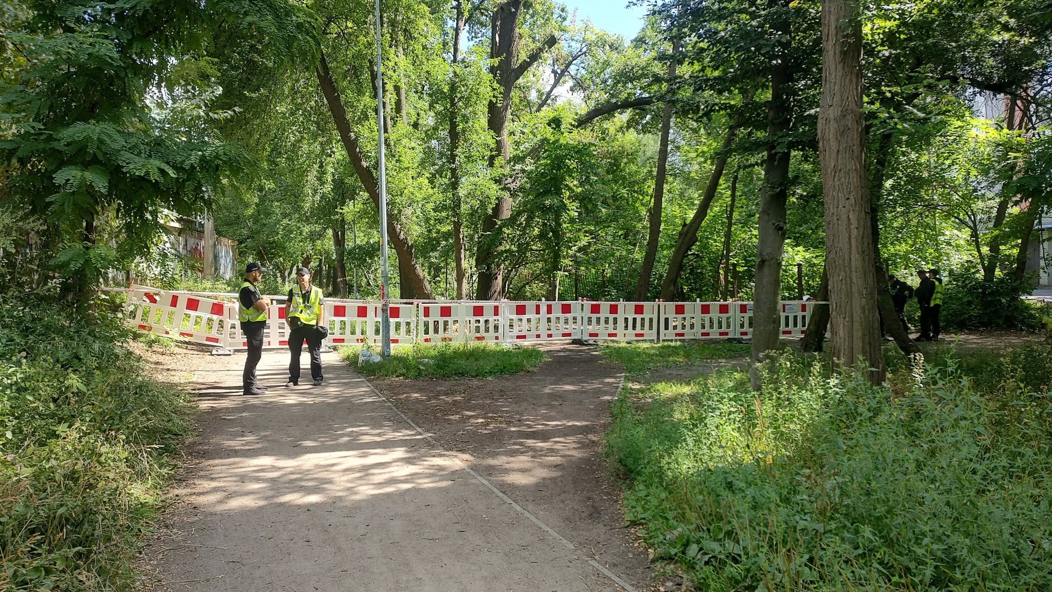 Територію будівництва огороджено, на місці чергує поліція